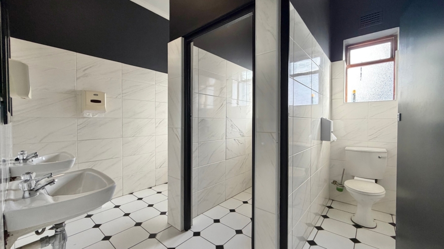 To Let Commercial Property for Rent in Somerset West Western Cape